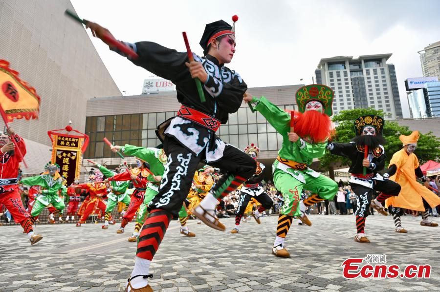 Galeria: dan?a folclórica tradicional Yingge apresentada em Hong Kong