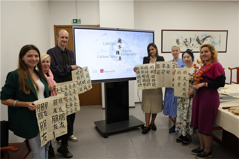 Galeria: cursos do Centro Cultural Chinês em Belgrado populares entre a popula??o local