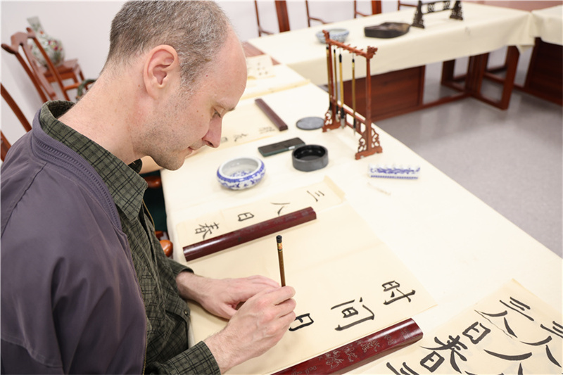 Galeria: cursos do Centro Cultural Chinês em Belgrado populares entre a popula??o local