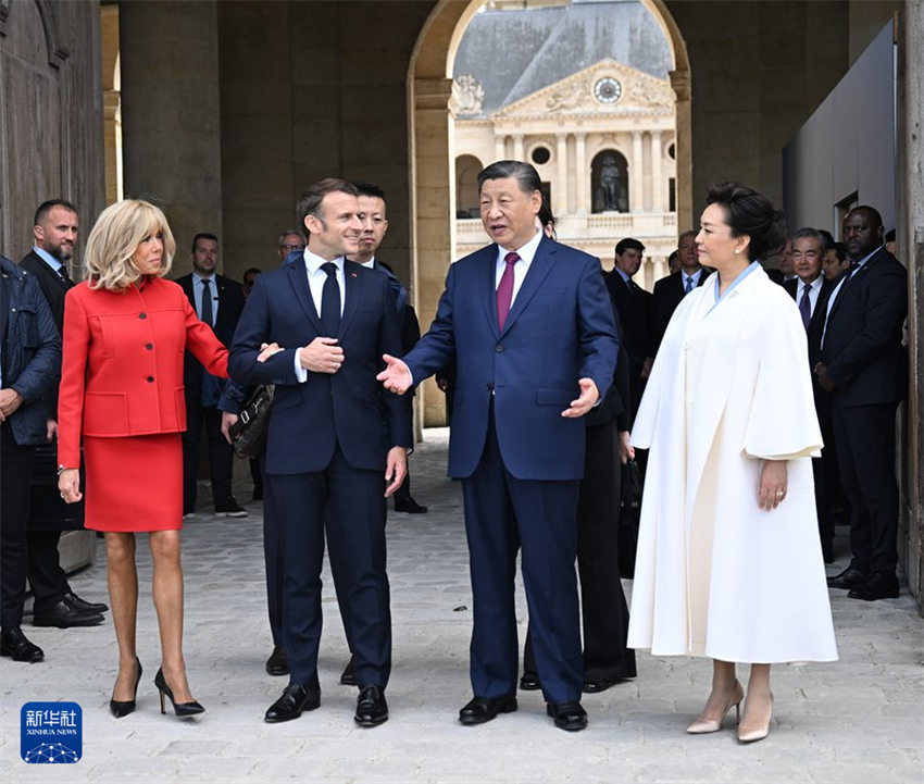 Xi Jinping participa de cerim?nia de boas-vindas realizada por Macron