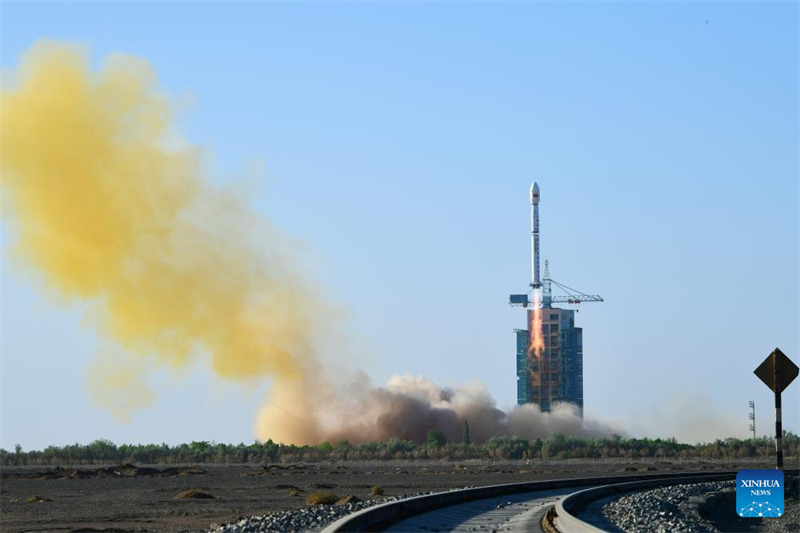 China lan?a foguete Longa Marcha 4C para enviar novo satélite