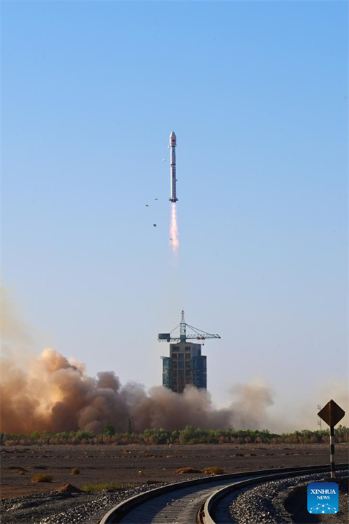 China lan?a foguete Longa Marcha 4C para enviar novo satélite