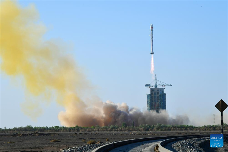China lan?a foguete Longa Marcha 4C para enviar novo satélite