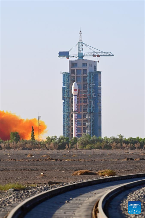 China lan?a foguete Longa Marcha 4C para enviar novo satélite