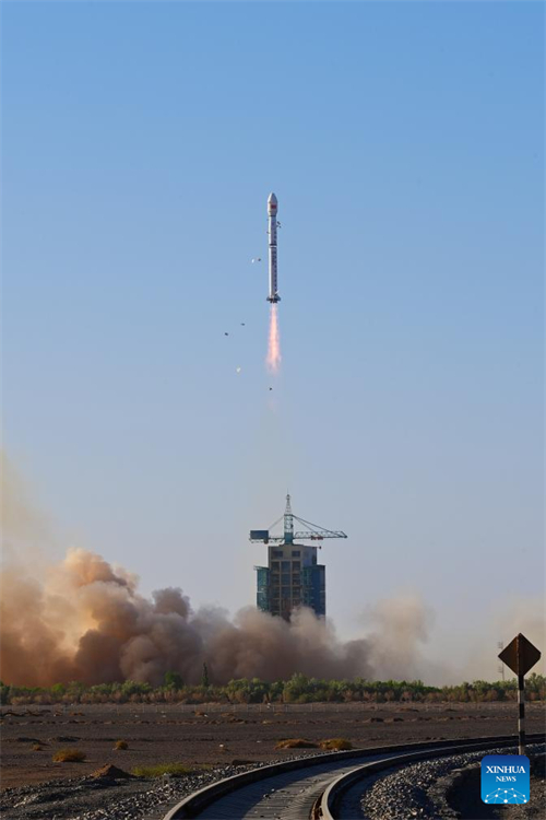 China lan?a foguete Longa Marcha 4C para enviar novo satélite