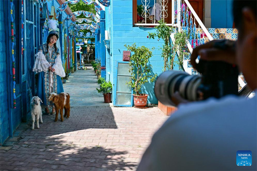 Xinjiang atrai turistas durante o ver?o
