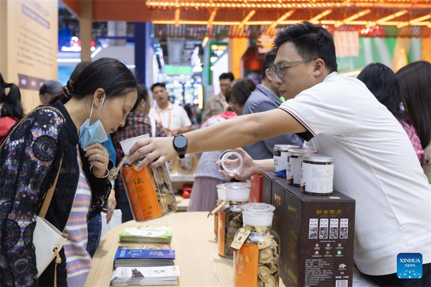 Eventos do Dia de Marcas da China 2024 atraem visitantes em Shanghai