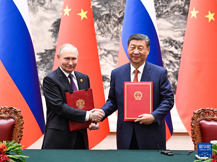 Xi Jinping e Putin realizam conversa??es em Beijing, tra?ando rumo para fortalecer la?os