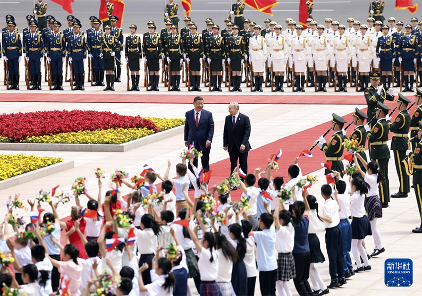 Xi Jinping e Putin realizam conversa??es em Beijing, tra?ando rumo para fortalecer la?os