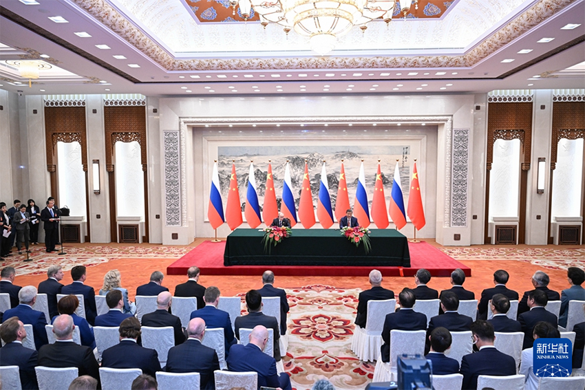 Xi Jinping e Putin realizam conversa??es em Beijing, tra?ando rumo para fortalecer la?os