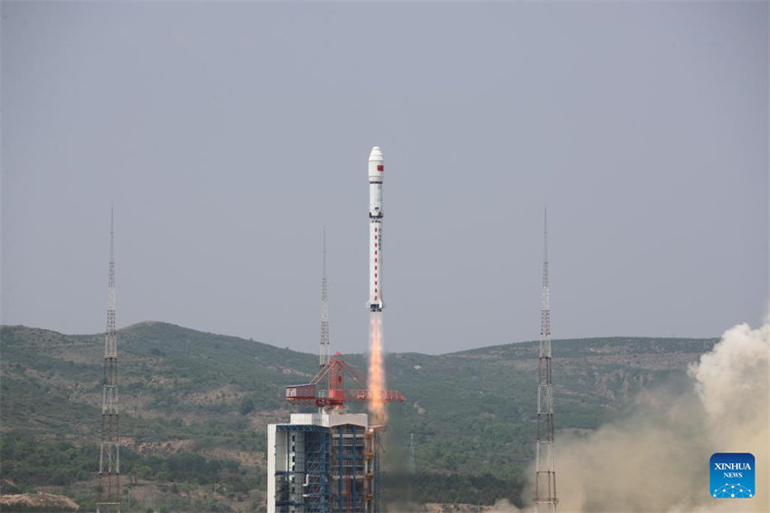China envia quatro satélites ao espa?o