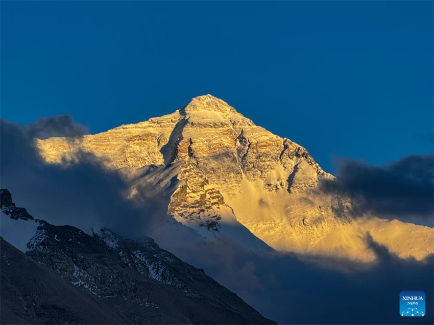 Local panoramico do Monte Qomolangma entra na alta temporada de turismo