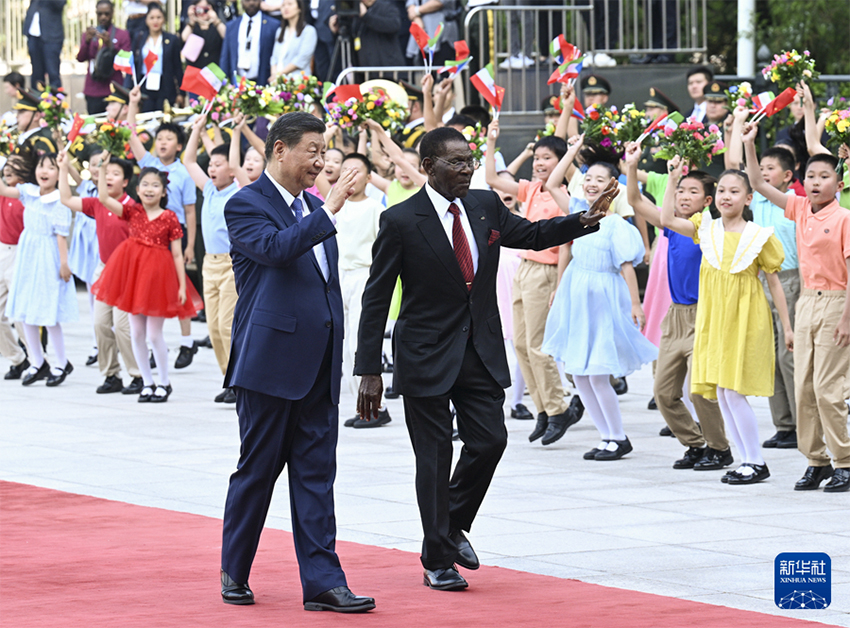 Presidentes da China e da Guiné Equatorial conversam e elevam la?os