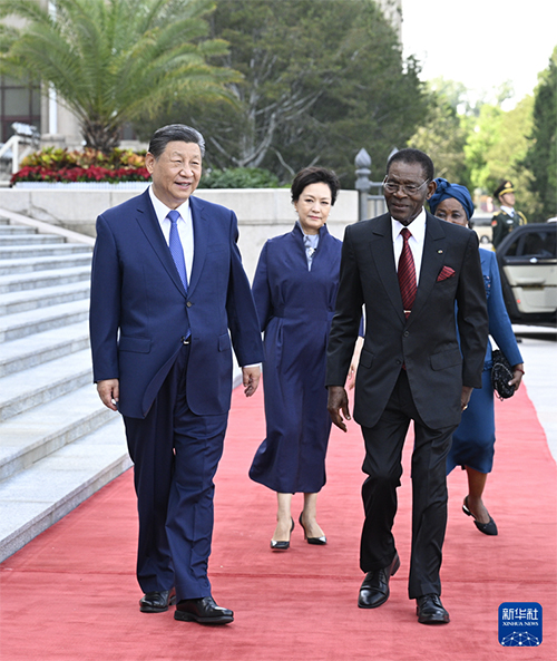 Presidentes da China e da Guiné Equatorial conversam e elevam la?os