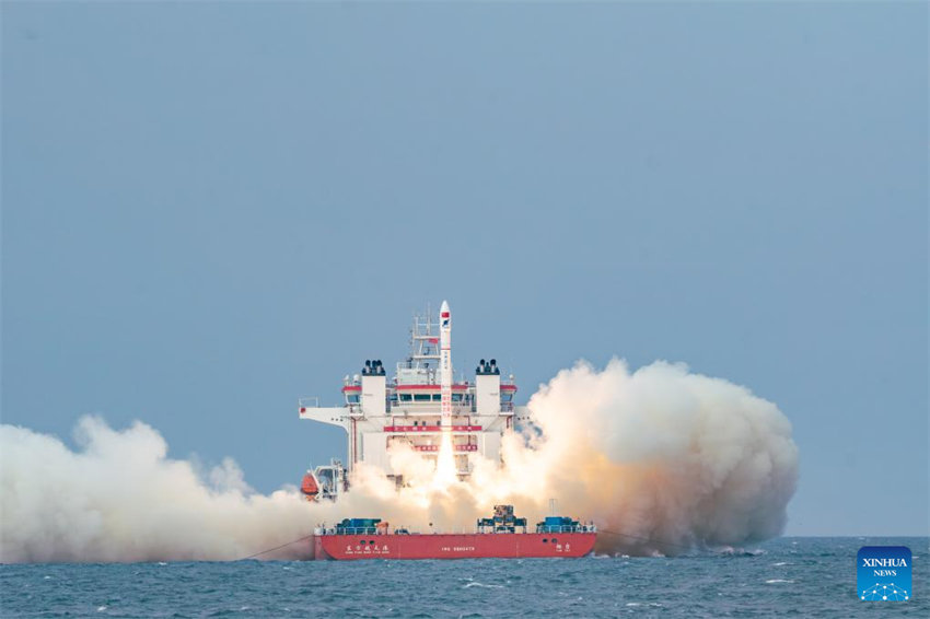 Foguete comercial da China lan?a satélites do mar