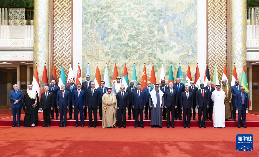Xi Jinping afirma que a China está disponível para implementar “cinco quadros de coopera??o” com estados árabes