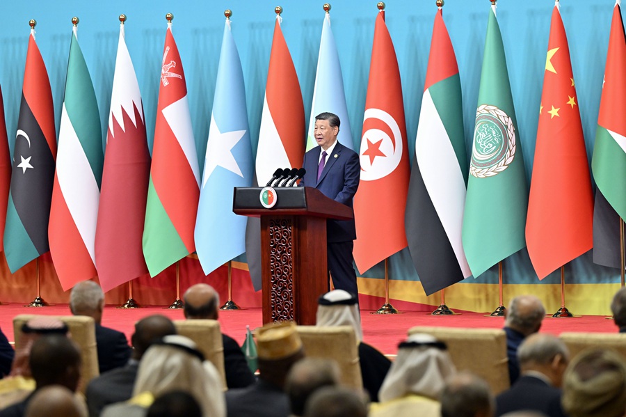 Xi Jinping afirma que a China está disponível para implementar “cinco quadros de coopera??o” com estados árabes