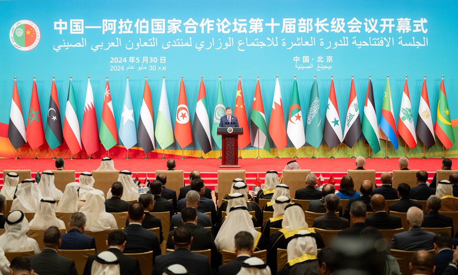 Xi Jinping afirma que a China está disponível para implementar “cinco quadros de coopera??o” com estados árabes