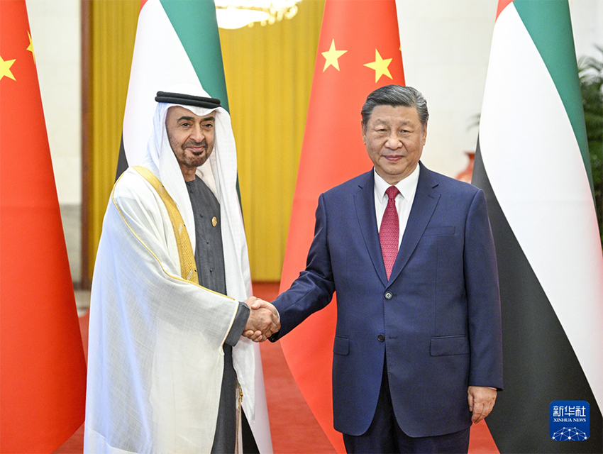 Xi Jinping realiza conversa??es com presidente dos Emirados árabes Unidos