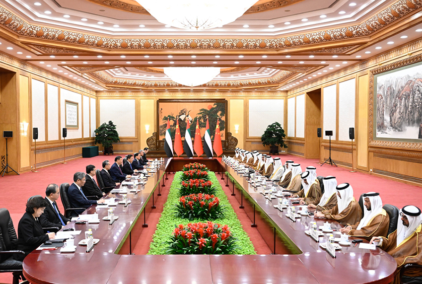 Xi Jinping realiza conversa??es com presidente dos Emirados árabes Unidos