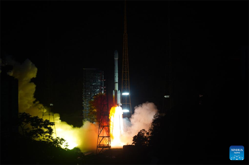 China lan?a satélite de comunica??o para o Paquist?o
