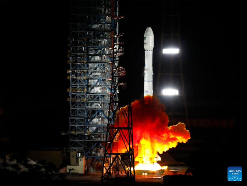 China lan?a satélite de comunica??o para o Paquist?o