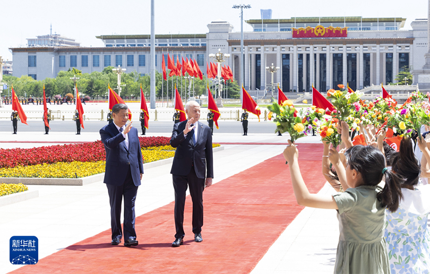 Xi Jinping conversa com presidente da Tunísia