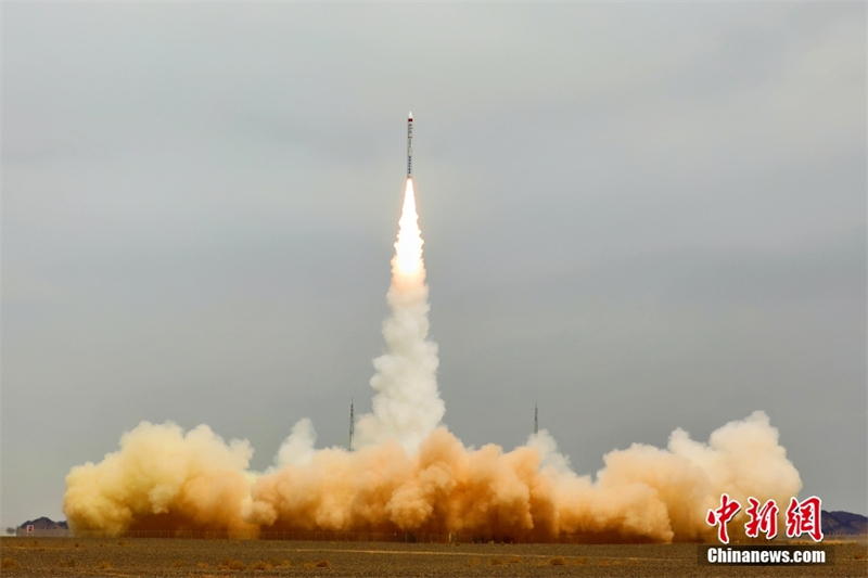 Foguete comercial chinês CERES-1 lan?a 3 satélites