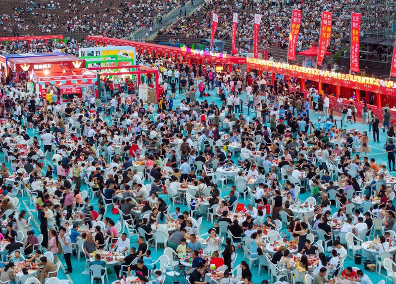 Festival do lagostim dá início a festa gourmet de ver?o no leste da China