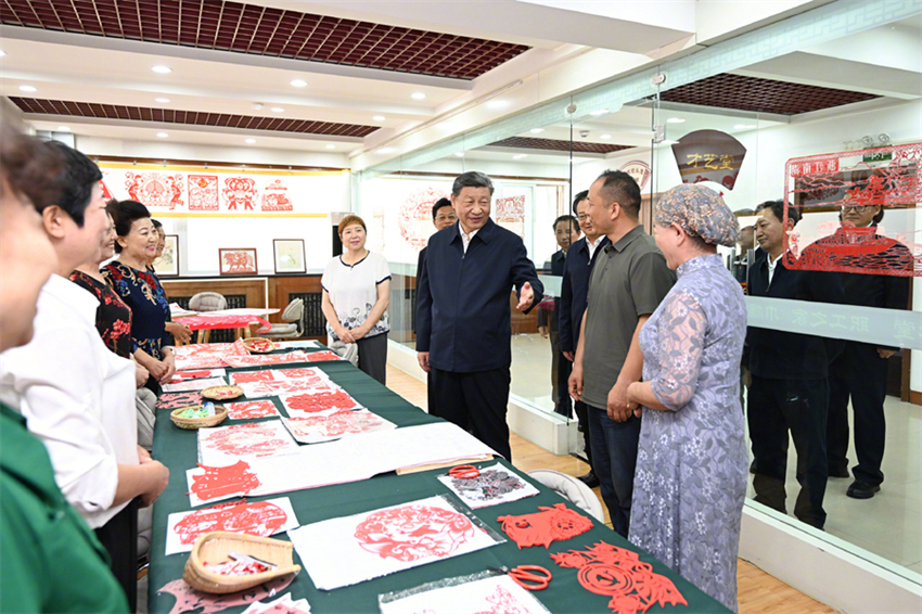 Xi Jinping pede servi?os comunitários de alta qualidade para moradores