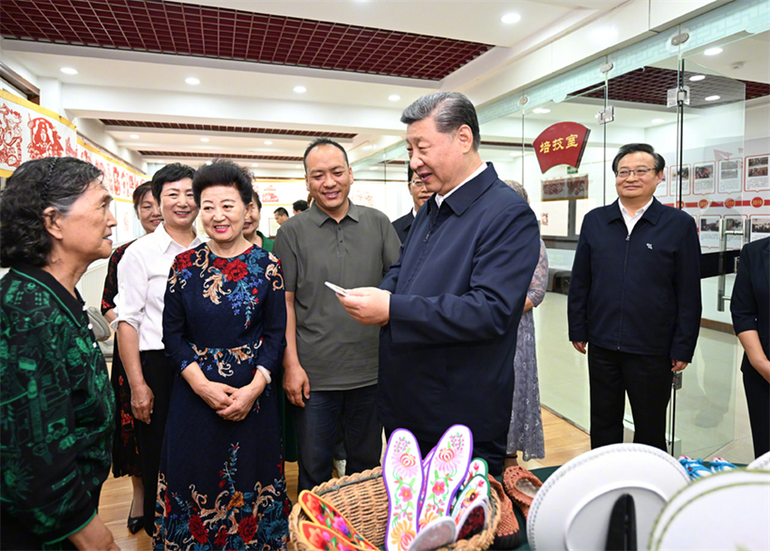 Xi Jinping pede servi?os comunitários de alta qualidade para moradores