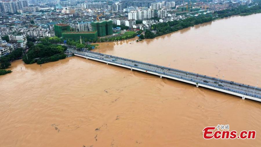 Cidade chinesa de Guilin combate inunda??es mais graves da cidade desde 1998