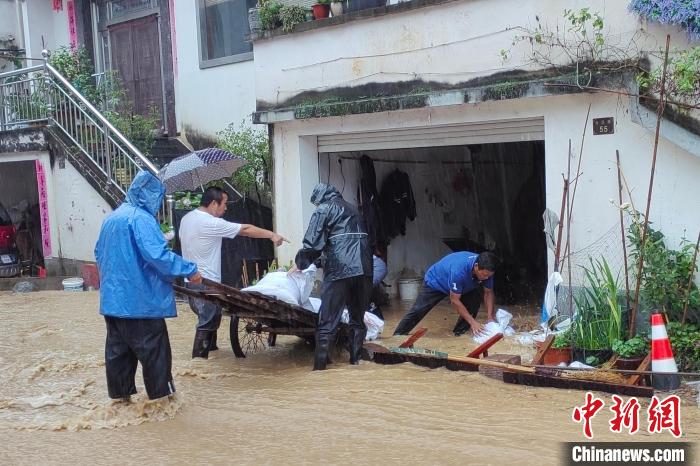 Chuvas torrenciais atingem várias regi?es na província de Anhui