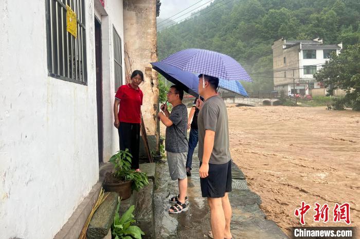 Chuvas torrenciais atingem várias regi?es na província de Anhui
