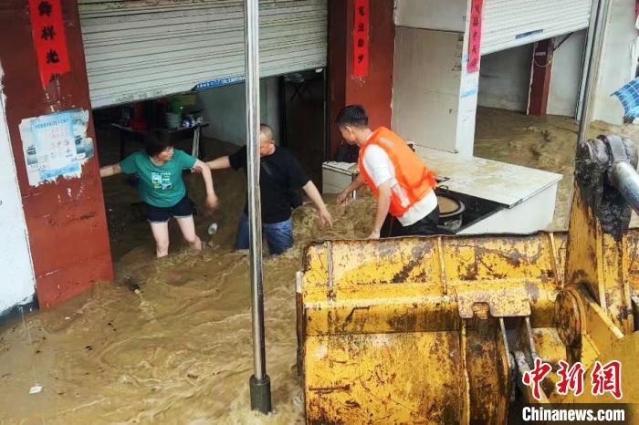 Chuvas torrenciais atingem várias regi?es na província de Anhui