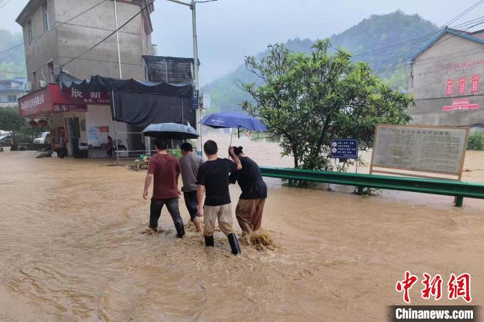 Chuvas torrenciais atingem várias regi?es na província de Anhui