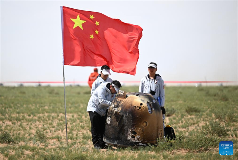 Sonda chinesa Chang'e-6 traz de volta primeiras amostras do lado oculto da Lua para a Terra