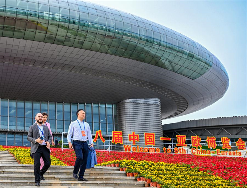 A 8a Expo China-Eurásia come?a em Xinjiang, noroeste da China