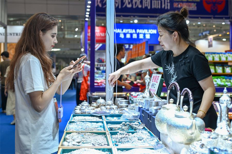A 8a Expo China-Eurásia come?a em Xinjiang, noroeste da China