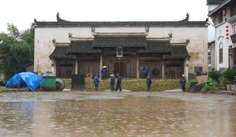 Galeria: opera??es de resgate devido a inunda??es em Anhui