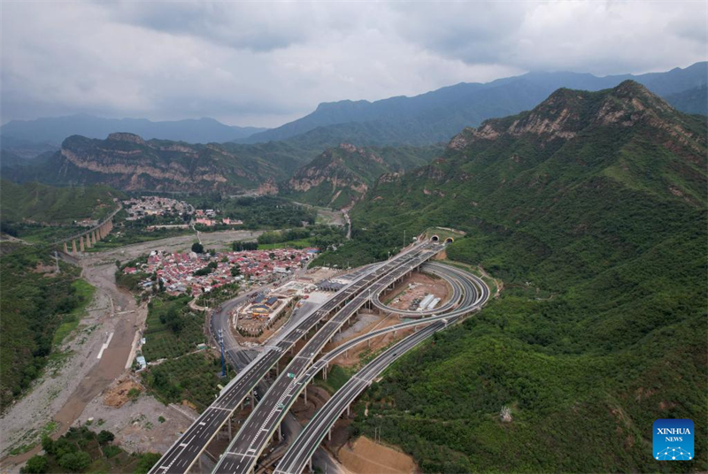 Se??o de Beijing da via expressa Beijing-Yuxian abre ao tráfego