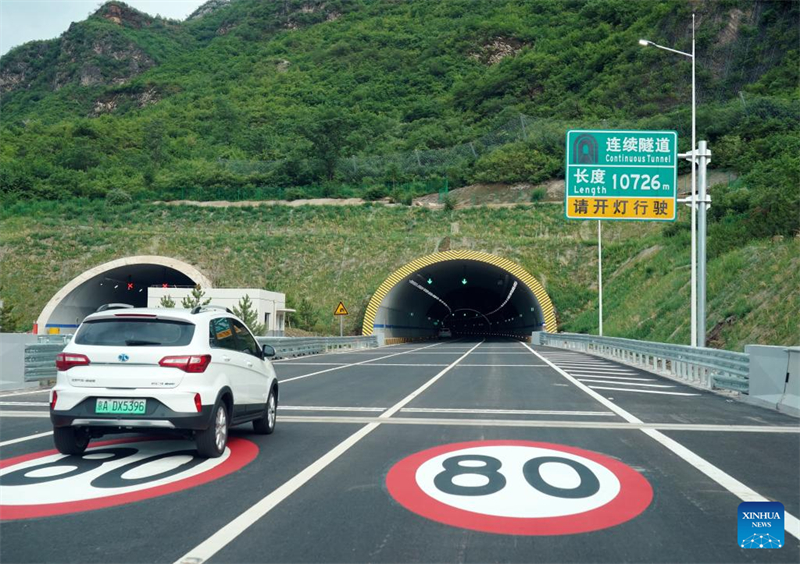 Se??o de Beijing da via expressa Beijing-Yuxian abre ao tráfego