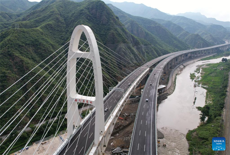 Se??o de Beijing da via expressa Beijing-Yuxian abre ao tráfego