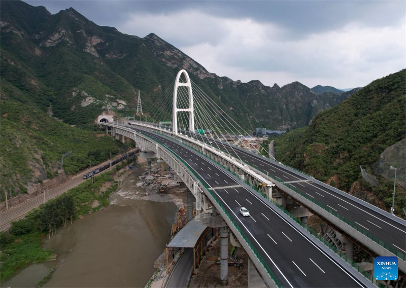 Se??o de Beijing da via expressa Beijing-Yuxian abre ao tráfego