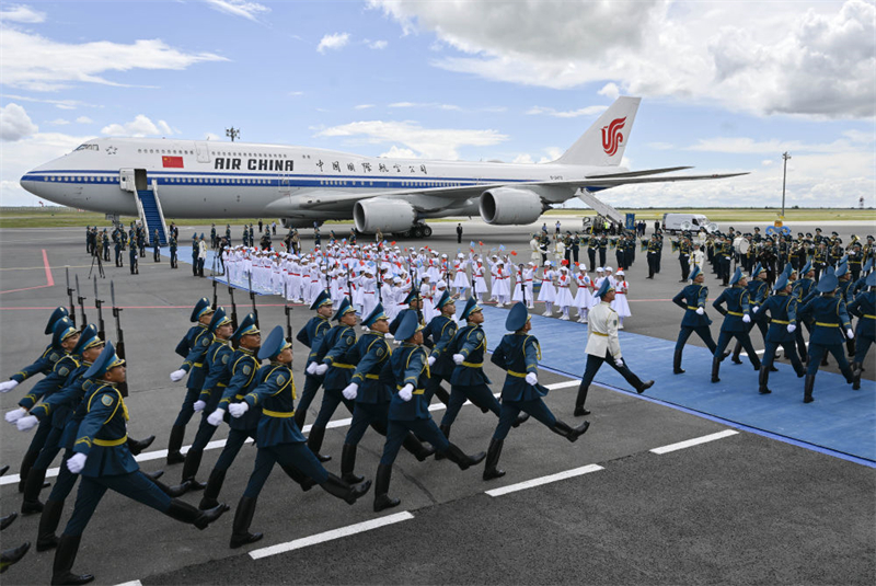 Xi Jinping chega ao Cazaquist?o para 24a reuni?o do Conselho de Chefes de Estado da OCS e visita de Estado