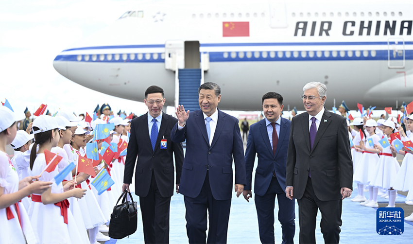 Xi Jinping saúda singularidade da parceria China-Cazaquist?o