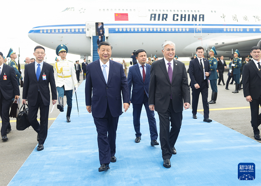 Xi Jinping chega ao Cazaquist?o para visita de Estado e cúpula da OCS com foco no impulso da coopera??o