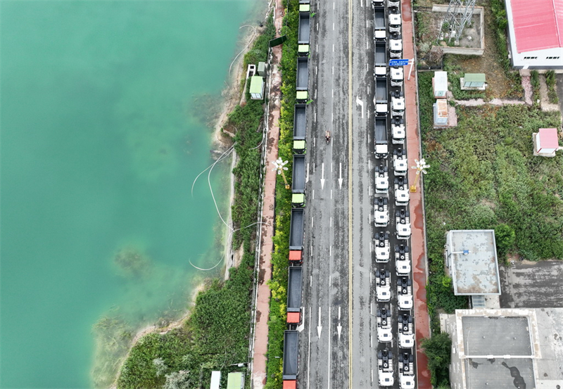 Tráfego de veículos de transporte na fronteira China-Cazaquist?o no porto de Baketu ultrapassa 30.000 viagens