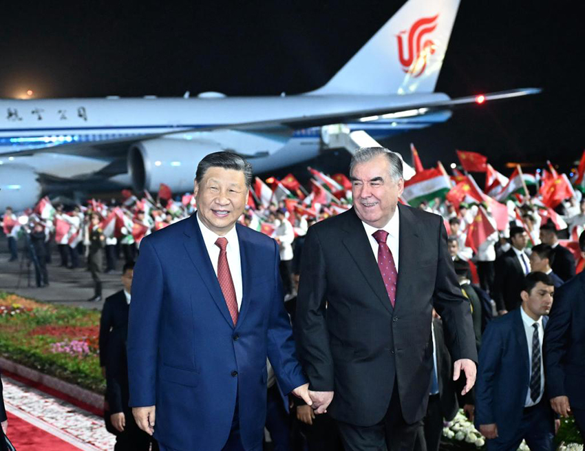 Xi Jinping chega ao Tadjiquist?o para visita de Estado