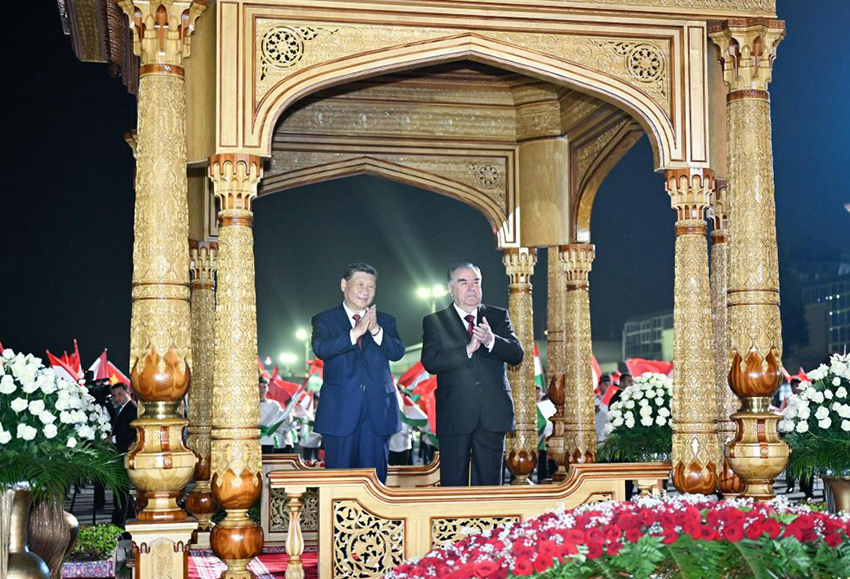 Xi Jinping chega ao Tadjiquist?o para visita de Estado